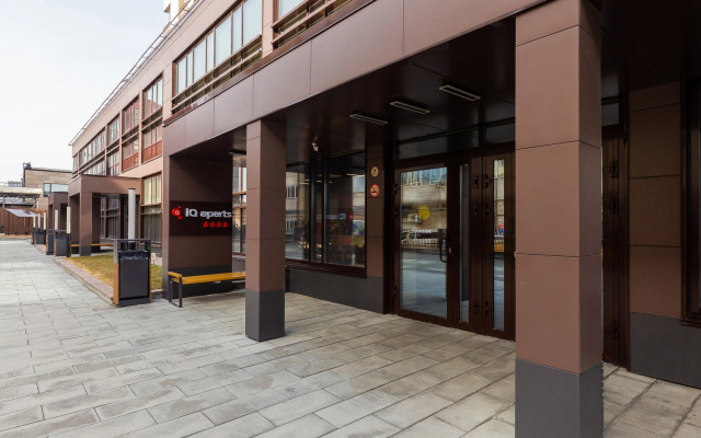 Yarkaya studiya ryadom s naberezhnoj i kondicionerom Flat