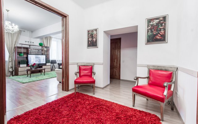 3-komnt. v samom tsentre Minska dlya 10 gostey Apartment