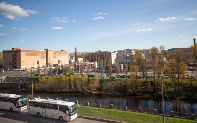 Dvukhurovnevye Na Naberezhnoy Apartments