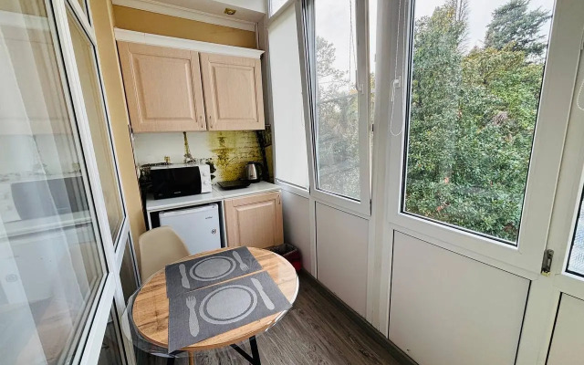 S Uyutnoy Lodzhiey Flat