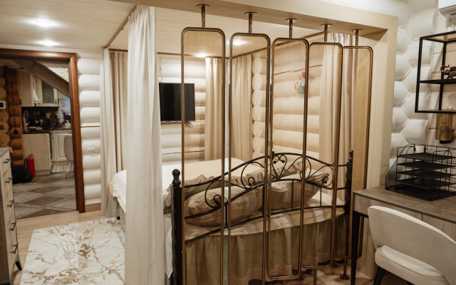 Частный дом на берегу реки