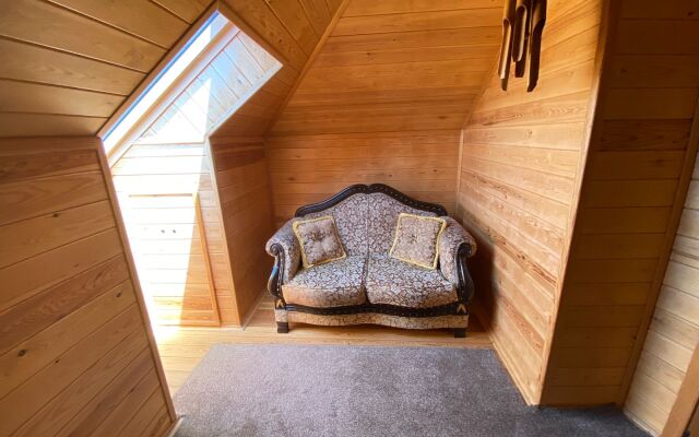V Kedrovoy Rosche Guest House