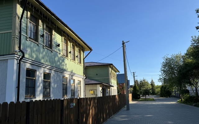 Zhit Legko Guest House