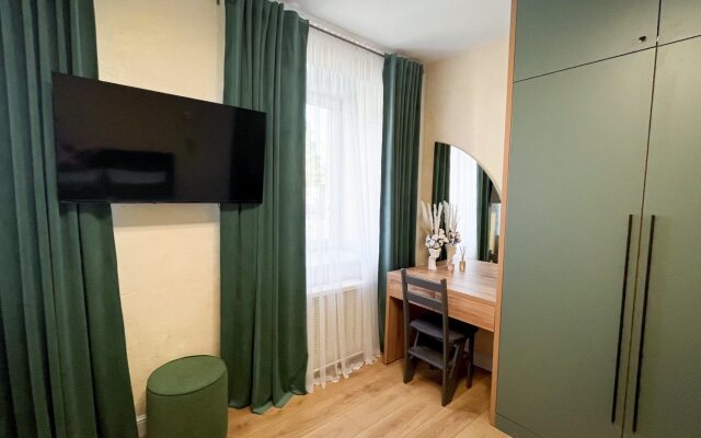 2kh Komnatnaya U Isaakievskogo Sobora Flat