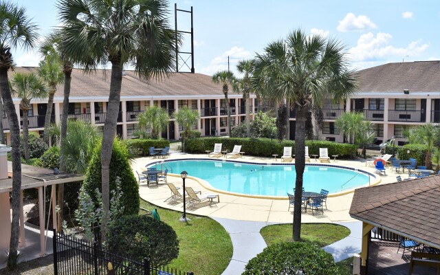 Apm Inn Hotel