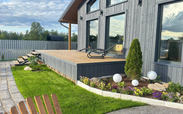 Частный дом у озера