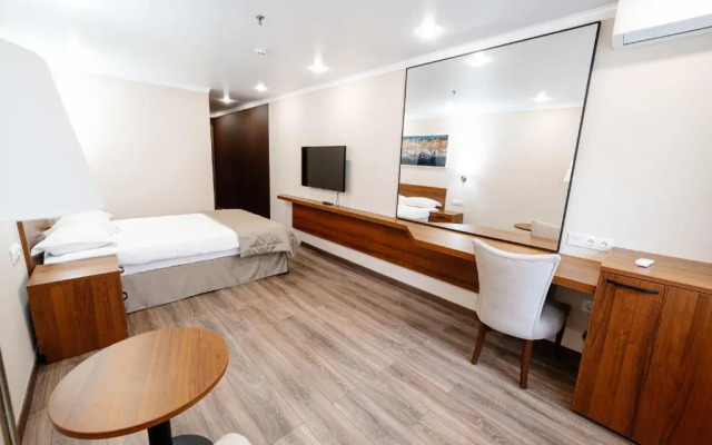 Shagala V Gorode Uralsk Hotel