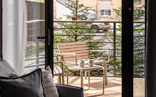 Квартира с Дизайнерским Интерьером с Террасой на Берегу Невы