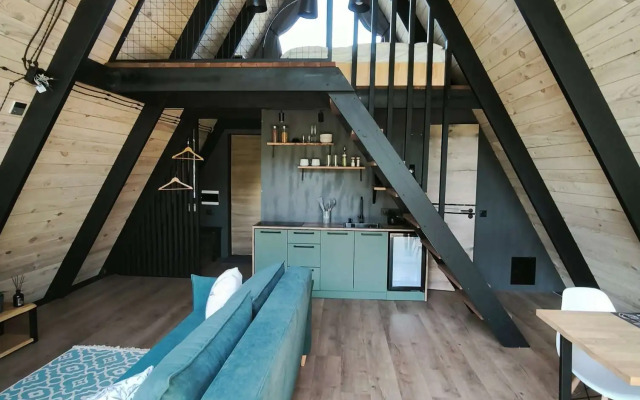 Dvuetazhny A-Freym S Terrasoy Chalet