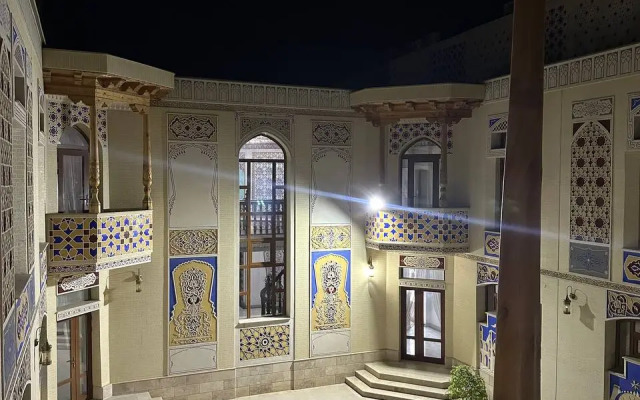 Ayvan Plaza Hotel
