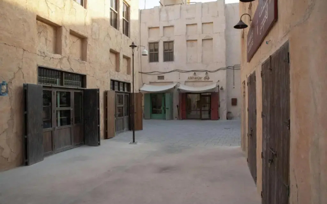 Отель Al Seef Heritage Hotel Dubai, Curio Collection by Hilton