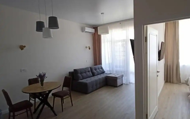 Dvukhkomnatnyje Atlas Na 1 Linii U Morya Apartments