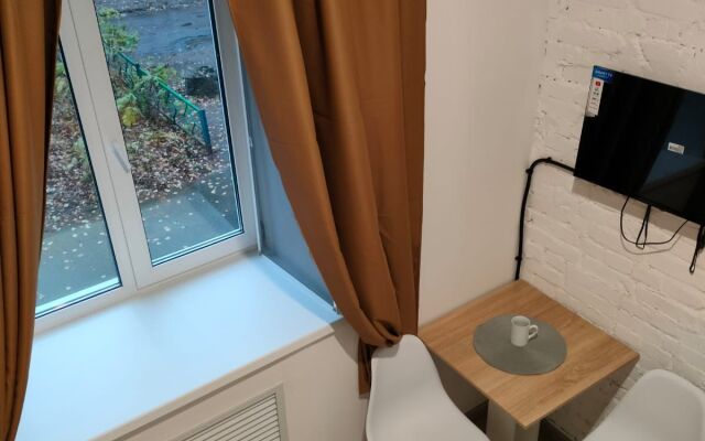 Ryadom S Metro I Parkom Krylyya Sovetov Apartments