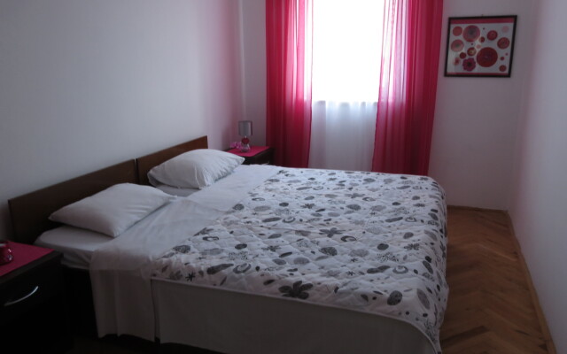 More 1/4 Apartments