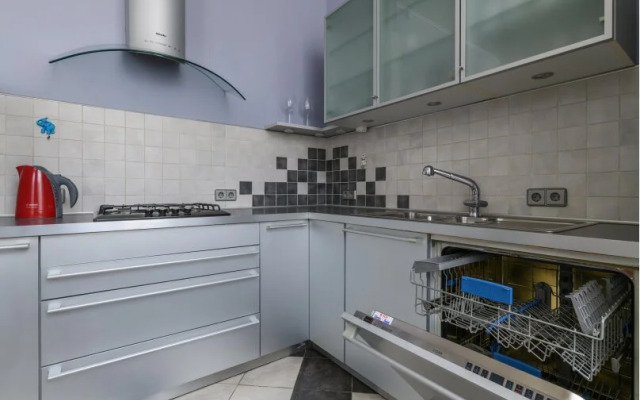 Dvukhkomnatnaya S Dizaynerskim Remontom Okolo Ermitazha Flat