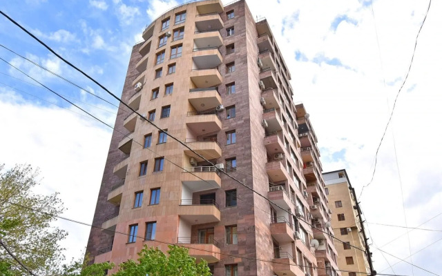 3-komn. na prospekte Mashtotsa, ryadom s Opernyim teatrom, MA331 Flat