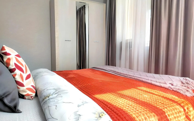 TatAparts oranzhevaya idilliya v sovremennoy studii Apartments