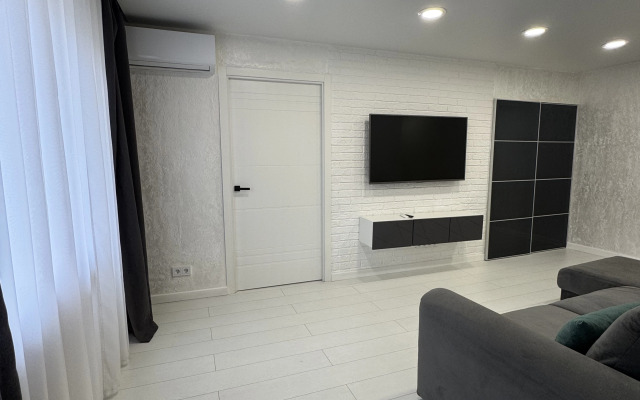 Квартира рядом с УВЗ Орджоникидзе 12