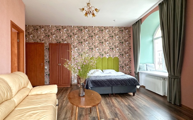 Меблированные комнаты Laika на Грибоедова