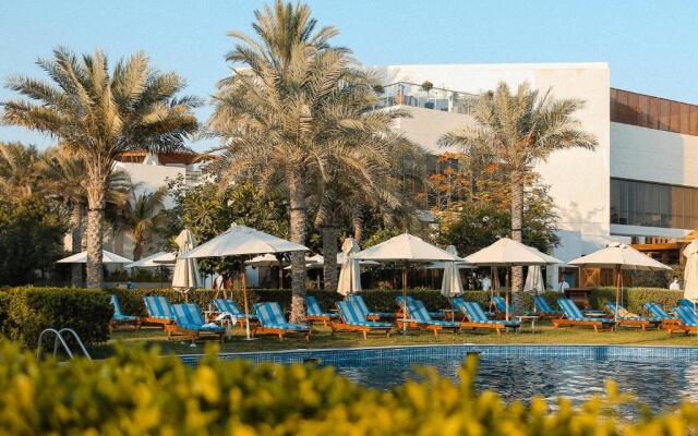 Отель Dubai Marine Beach Resort & Spa