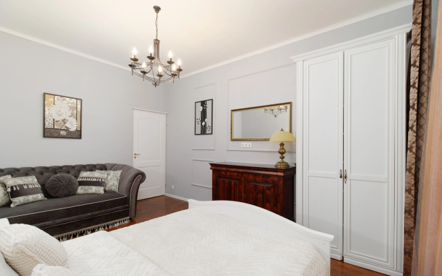 Loft U Ploschadi Vosstaniya 5 Spalen Apartments
