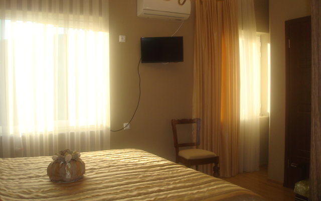 Happy Holiday Hotel
