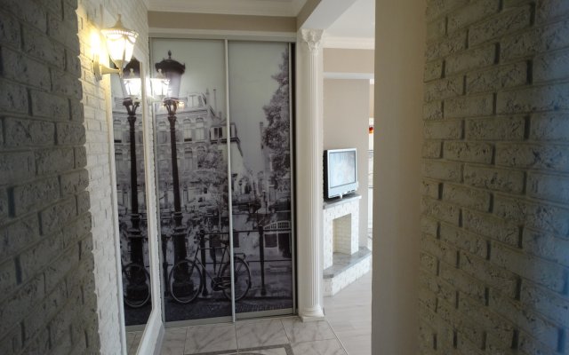 Na Dvoryanskoy Apartments