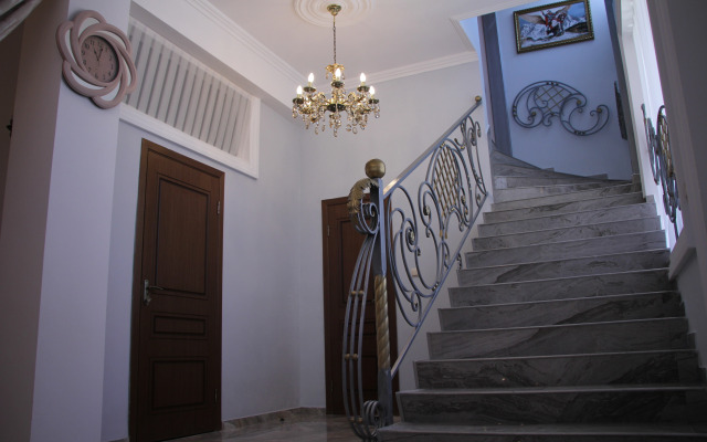 Lara Hotel