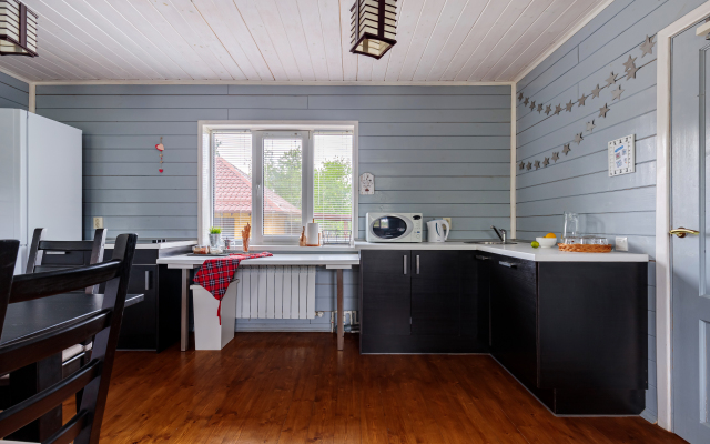 Dvuhetazhnyi S 4 Spalnymi Cottage