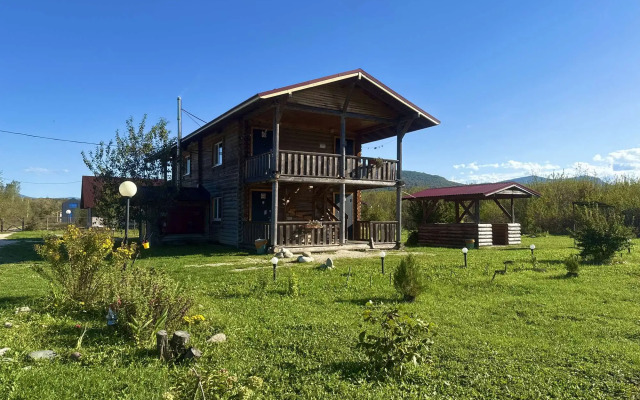 Thach from Travel Hotels Entourage