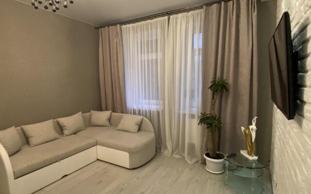 Royal Red Apartment U Korolevskikh Vorot Flat