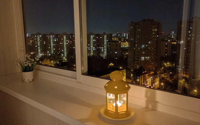 Ryadom s klinikoj Fedorova i Institutom pediatrii (m. Seligerskaya) Flat