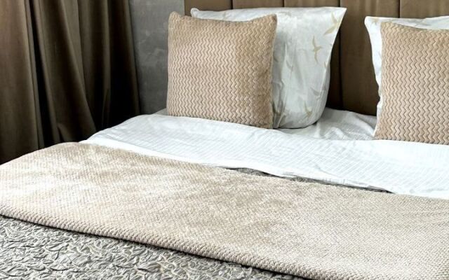 Na Ulitse Latysheva 3l Flat