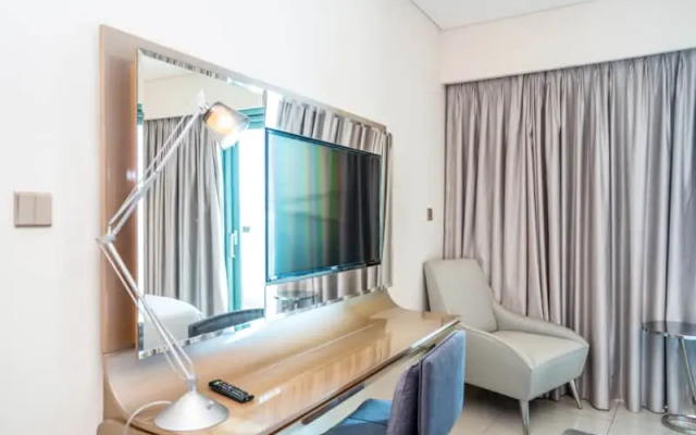 Paramount Tower 1 BR Apartments