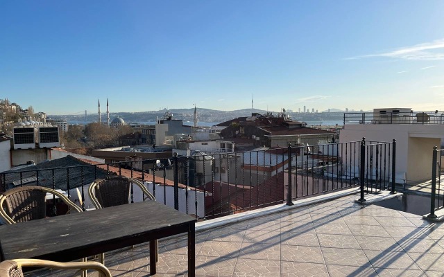 Апартаменты 1 Bedroom Apartment at Galata Istanbul with Shared Rooftop