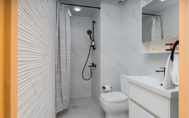 KeyGo #0163, 2 Bedroom, Balcony near Park Apartments