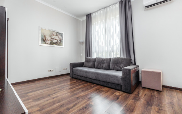 Na Ulitse Parusnaya 15 Flat