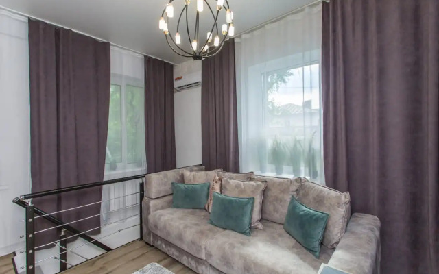 Novye trekhurovnevye apartamenty s vyhodom na Arbat Apartments