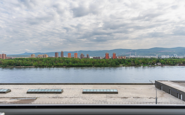 Квартира KRASROOM на Набережной Енисея