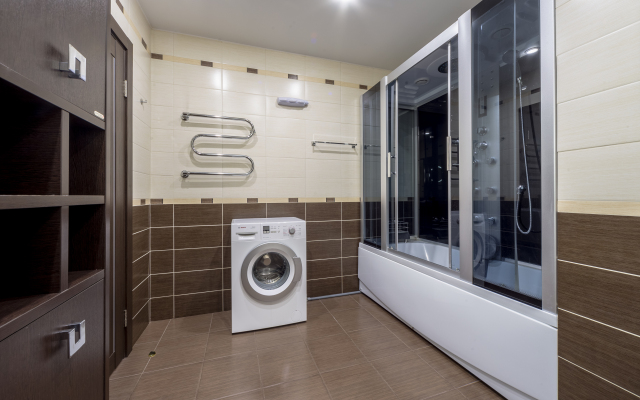 Квартира Тёплая солнечная возле БЦ Первая Башня