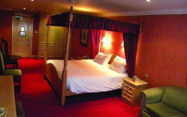 Consort Hotel