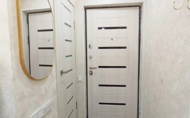 S Dzhakuzi S Sovremennym Remontom Flat