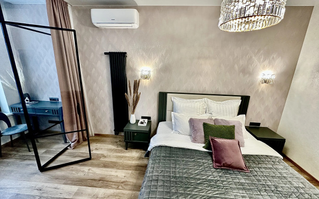 Dizaynerskiy 2-kh komnatny lyuks Flat