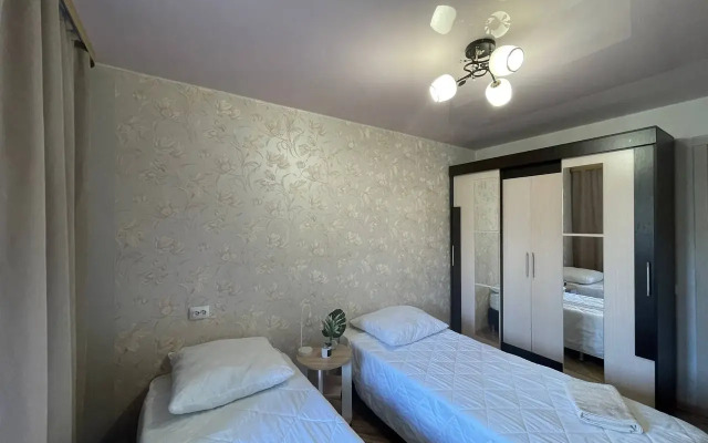 3-K. 70 M² 6 Krovatey Flat