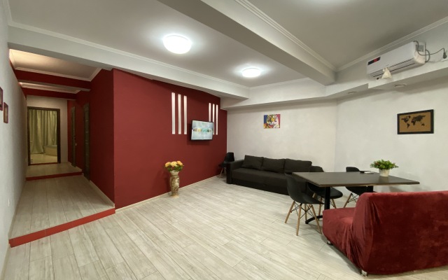 V Tsentre Yalty Apartments