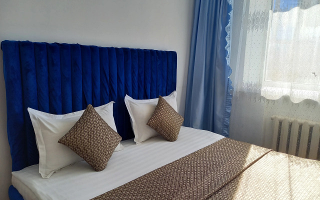 N75 Dve Bolshie Krovati V Tsentr Vselennoj Mr. HOUSE Flat