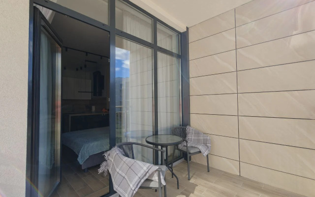 Pikasso Studiya U Morya Flat