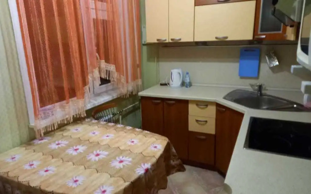 Trekhkomnatnye Apartamenty V 13-Om Mikrorayone, 36