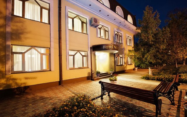 Neftyanik Na Tolstogo Business Hotel