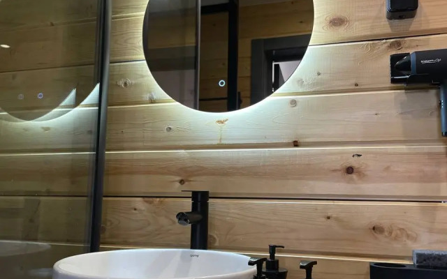 Black House Glamping